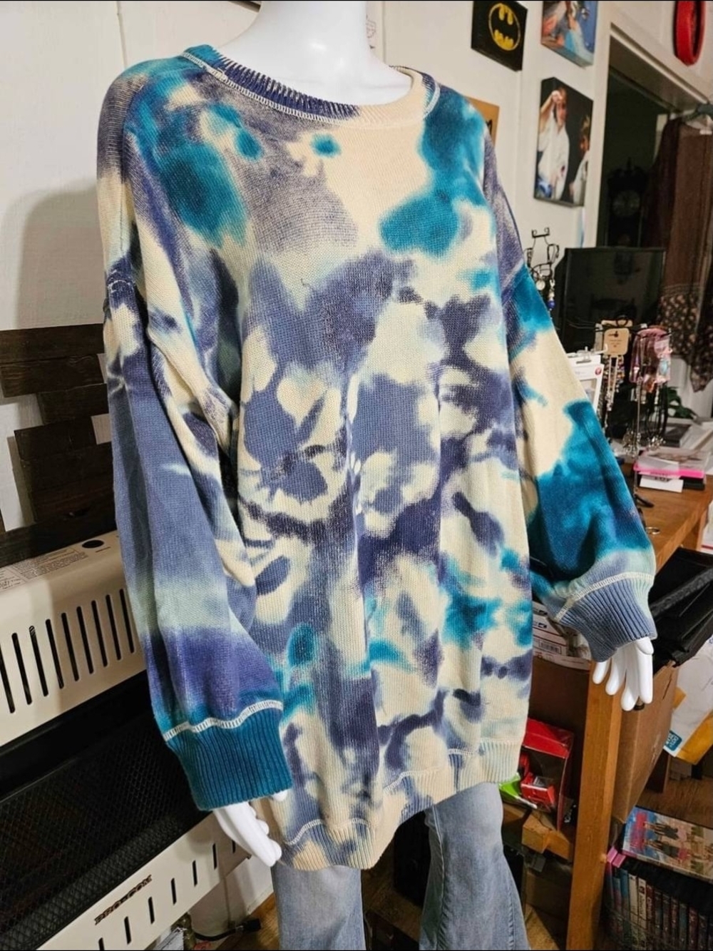 NATURAL LIFE Tie-Dye Oversized Crewneck Sweater in Blue & Cream